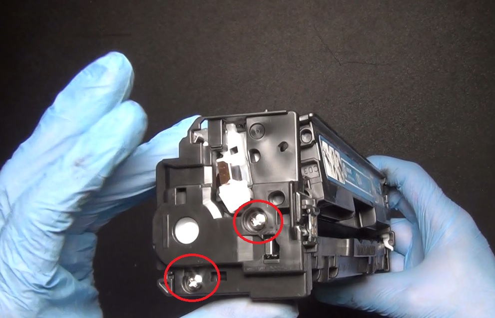 Выкрутите шурупы.